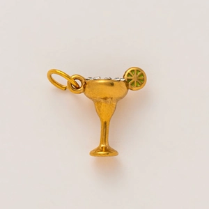 Pendentif verre à cocktail doré avec strass brillants et détail de citron en émail vert