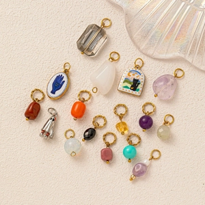 Collection de pendentifs pierre de naissance plaqués or 18K avec gemmes colorées variées