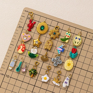 Sortierte 18K vergoldete Edelstahl-Emaille-Anhänger mit verschiedenen Motiven