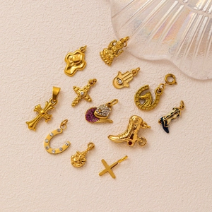 Gold-plated 18K stainless steel charms set with boots, horseshoes and crystal cross icons