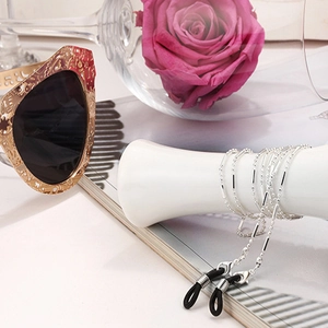 Chaîne de lunettes en métal argenté avec boucles en silicone pour lunettes et masques