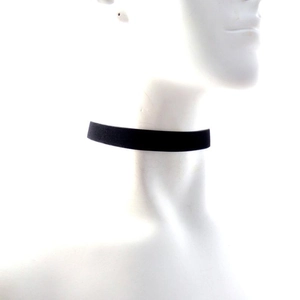 Minimalist black velvet choker necklace displayed on white model bust for elegant style