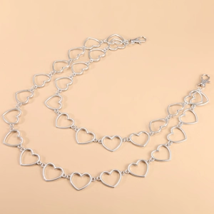 Chaîne de taille minimaliste en argent avec cœurs évidés et fermoirs mousquetons pour femmes