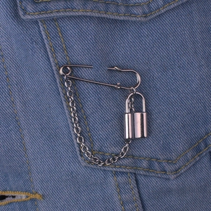 Broche Épingle à Nourrice Punk Vintage Avec Pendentif Cadenas et Chaîne Couleur Argent Style Gothique Harajuku Accessoire Pour Femmes