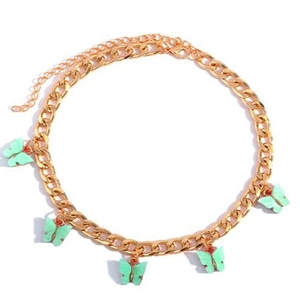 Grobe goldene Gliederkette mit fünf mintgrünen Schmetterlingsanhängern aus Acryl für Damen