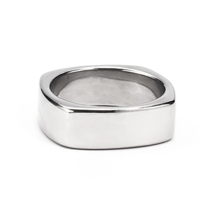 Bague carrée minimaliste en acier inoxydable argenté poli de 7,7 mm de large pour homme