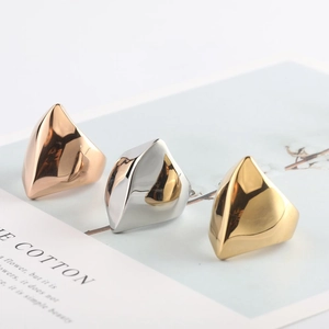 Französischer Stil Edelstahl Geometrischer Dreieck Ring Damen Minimalist Unregelmäßig Breit Fingerring Gold Silber Roségold