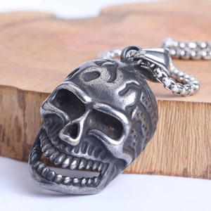Herren Punk-Rock Totenkopf-Halskette aus Vintage-Edelstahl mit aufwendiger Gravur