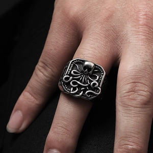 Edelstahl Siegelring für Herren im Punk-Stil mit Oktopus-Tentakeln und Totenkopf-Design
