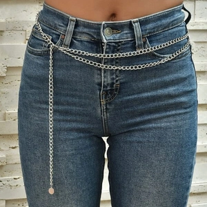 Chaîne de Taille Multicouche Punk pour Femmes Mode Disque Rond Pendentif Gland Chaîne de Corps en Métal Ceinture Décontractée pour Jeans Robe