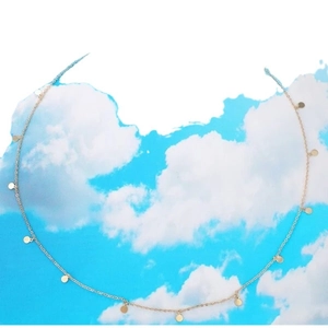 Minimalistische goldene Kette Hüftgürtel mit runden Plättchen und Boho-Quasten-Anhängern