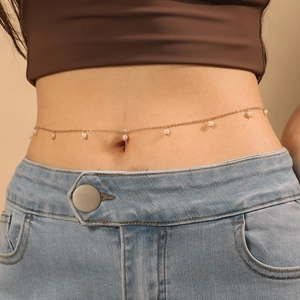 Chaîne de taille dorée chic avec perles blanches élégantes pour bikini et tenues d'été