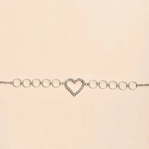 Catenina da vita minimalista in lega d'argento con un ciondolo a cuore decorato con strass
