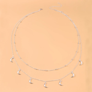 Chaîne de corps argentée à double rangée avec pendentifs croissants de lune élégants
