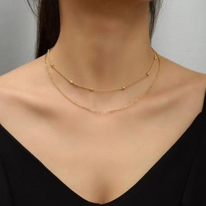 Elegante collana a doppio strato dorata con perline geometriche per donna stile chic