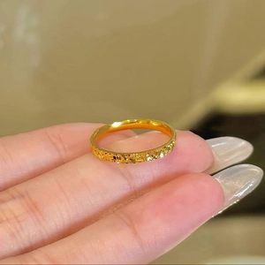Minimalist sparkling gold ring with textured crushed ice effect for women fashion