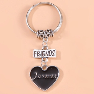 Portachiavi con cuore in smalto nero con incisione Forever e ciondolo Friends