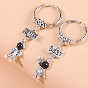 Astronaut keychains for best friends in silver metal with BEST FRIENDS engraved tags