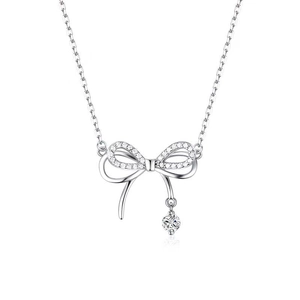 Collier Pendentif Nœud Papillon Doux en Alliage de Zinc Incrusté de Strass Couleur Argent Chaîne de Clavicule Bijoux Femme