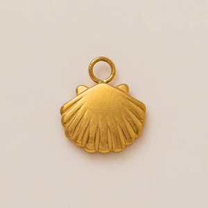 Detailed close-up of a 18K gold-plated shell pendant with fine fan-shaped engravings