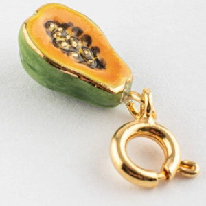 Pendentif détaillé en acier inoxydable doré 18K avec un design de papaye en émail réaliste