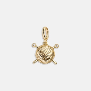 Pendentif pelote de laine en acier inoxydable plaqué or 18K avec aiguilles