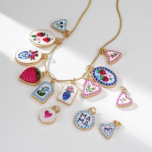Bunte 18K vergoldete Emaille-Anhänger mit Blumen, Früchten und Herzmotiven für Mütter
