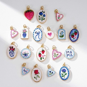 Bunte 18K vergoldete Emaille-Anhänger mit Blumen-, Frucht- und Schleifenmustern