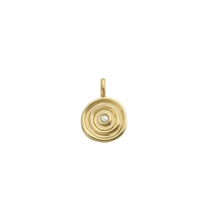 Detailed close-up of 18K gold-plated circular pendant with ripples and central white pearl