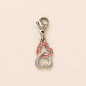 Pendente doppia forma di cuore in argento con smalto rosso corallo e chiusura a moschettone