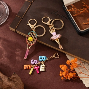 Lot de porte-clés dorés créatifs avec raquette en strass et breloques colorées