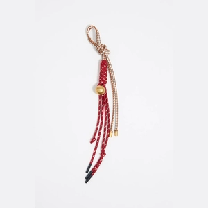 Pendentif cœur en corde tressée avec perle plaquée or 18K et détails de franges