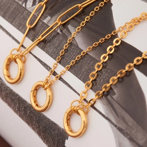 Macro shot of 18K gold plated paperclip and O-chains with detailed spring clasp rings