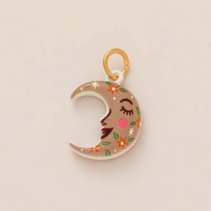 Emaille maan-hanger met handgeschilderde oranje bloemen en een gouden ring