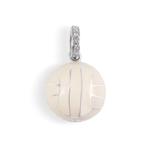 Vue détaillée du pendentif basket avec incrustation de zircone et gravure de marque