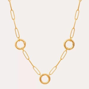 Detail of 18K gold plated paperclip chain with polished round connector rings