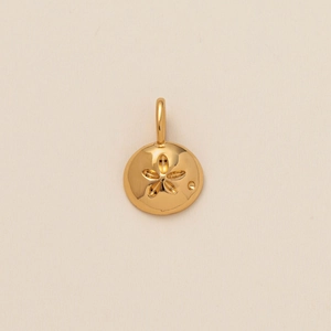 Ciondolo floreale in oro lucido con incisione a 5 petali dettagliata e gancio elegante