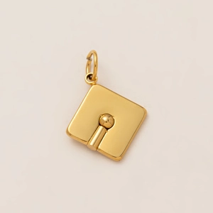 Pendentif chapeau de diplômé plaqué or 18K poli avec pompon brillant pour collier DIY