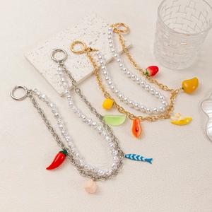 Porte-clés chic plaqué or 14K avec perles fantaisie, breloques fruits et fausses perles