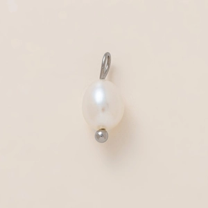 Close-up of a natural oval freshwater pearl pendant with a 18K gold plated steel ring