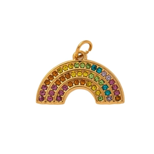 Pendentif arc-en-ciel plaqué or 18k avec strass multicolores sur fond blanc de haute qualité