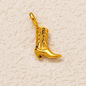 Pendentif botte de cow-boy plaqué or avec gravures et anneau de suspension fixe