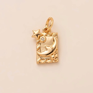 Macro de pendentif rectangulaire doré soleil et lune avec incrustation de zircone