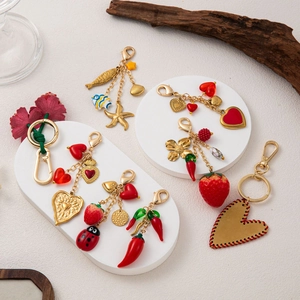 Goldener Erdbeer und Herz Anhänger Set mit Emaille Früchten und Muschel Anhängern
