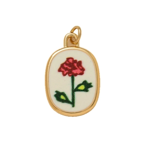 Pendentif ovale doré avec motif floral rouge recto-verso sur fond blanc