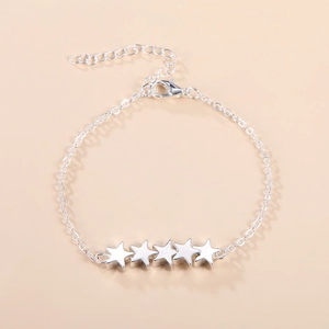Minimalistische armband met vijf gepolijste sterren op een verstelbare schakelketting zilver