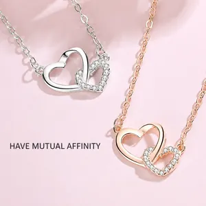 Collana con Ciondolo a Cuori Intrecciati in Lega di Zinco per Donna con Strass Intarsiati Catena Sottile Gioielli Regalo San Valentino