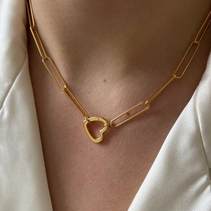 Detail of 18K gold-plated paperclip chain necklace with a heart-shaped spring clasp