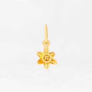 Close-up of golden daffodil flower pendant with detailed metallic petals and center