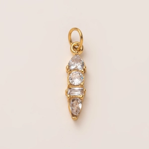 Pendentif en acier inoxydable plaqué or 18K avec quatre pierres de zircone cubique